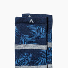 Load image into Gallery viewer, Wigwam Makua Valley Pro Socks | Navy
